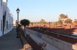 Los trabajos concluyen con la reposición de tierra y picón en los jardines a lado y lado del canal.