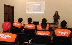 web 1 Efectivos de Protección Civil y vecinos del municipio participan en el curso de tres días impartido por Fátima Rodríguez, investigadora del Instituto Volcanológico de Canarias.